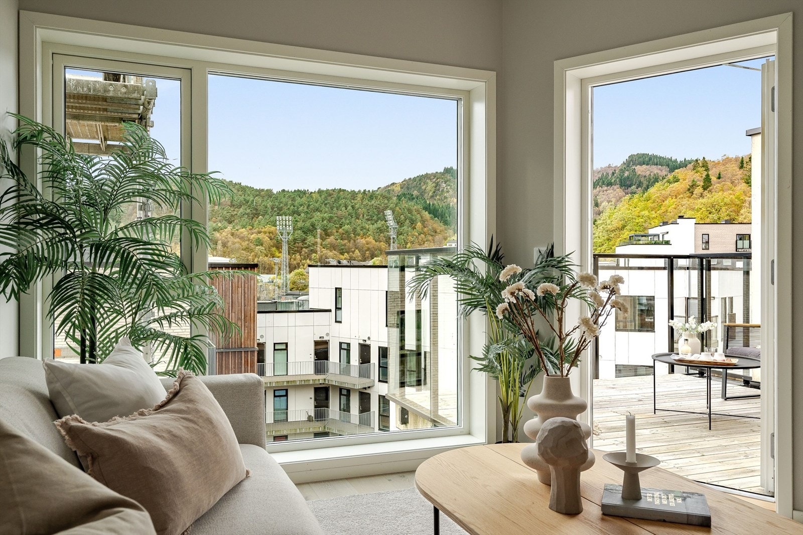 Leiligheten ligger høyt og fritt uten innsyn. Galleribilde