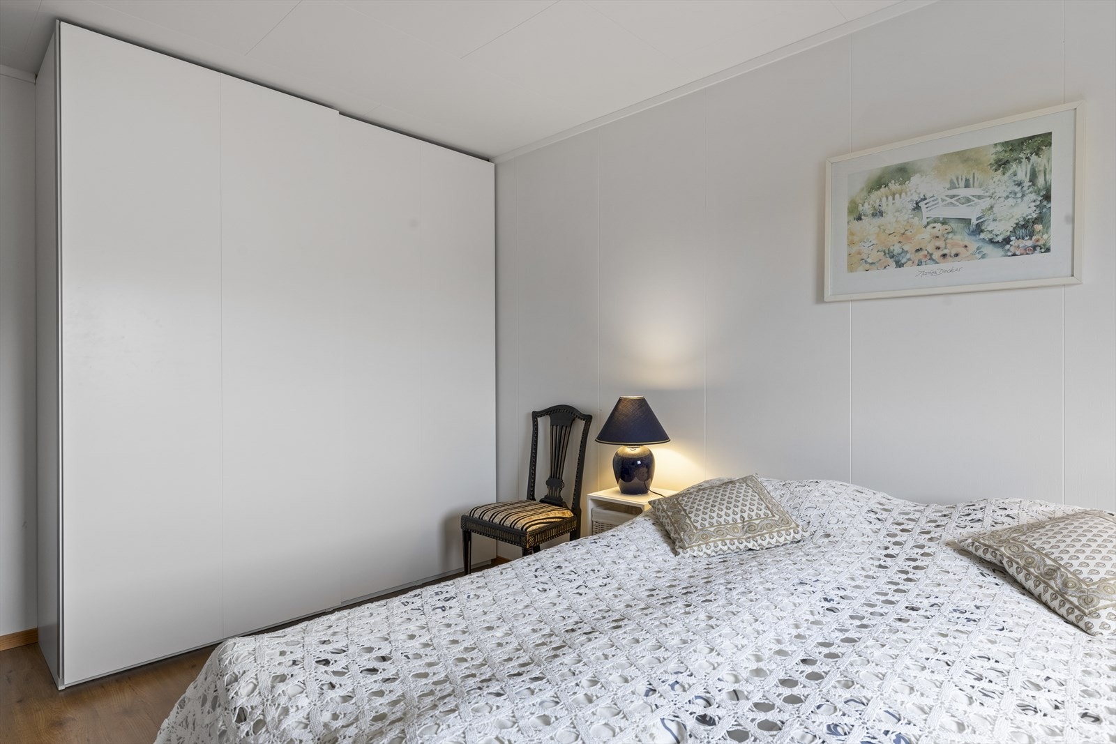 Medfølger stor skyvedørsgarderobe Galleribilde