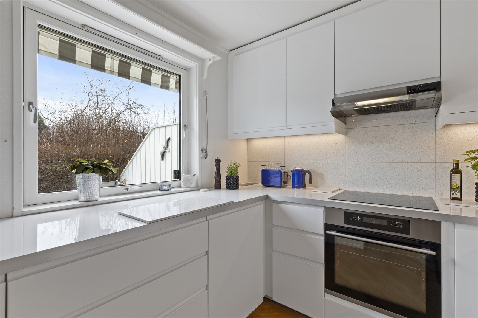 Integrerte hvitevarer bortsett fra frittstående kombiskap Galleribilde