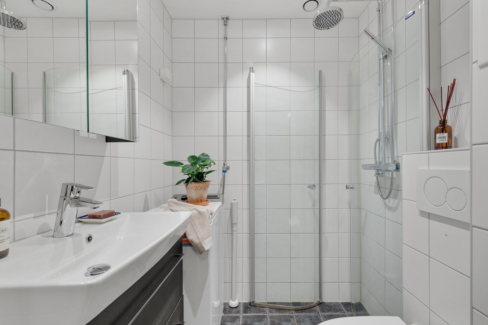 Flott bad fra 2012 med opplegg for vaskemaskin Galleribilde