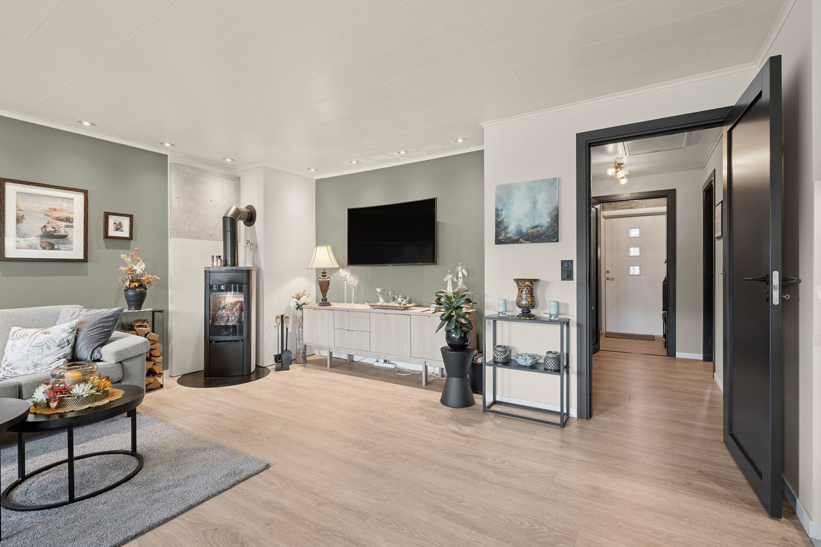 Stor stue med gode muligheter for møblering etter ønske Galleribilde