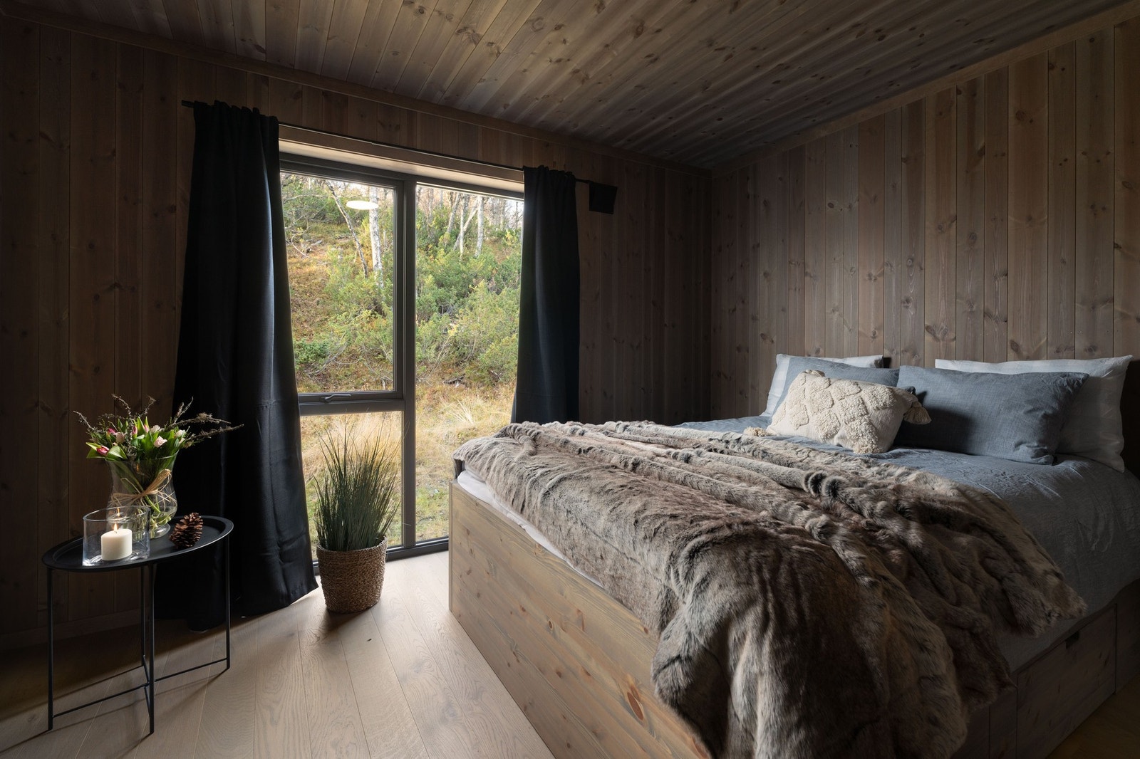 Drøm søtt i myke dyner, omringet av frisk fjelluft Galleribilde