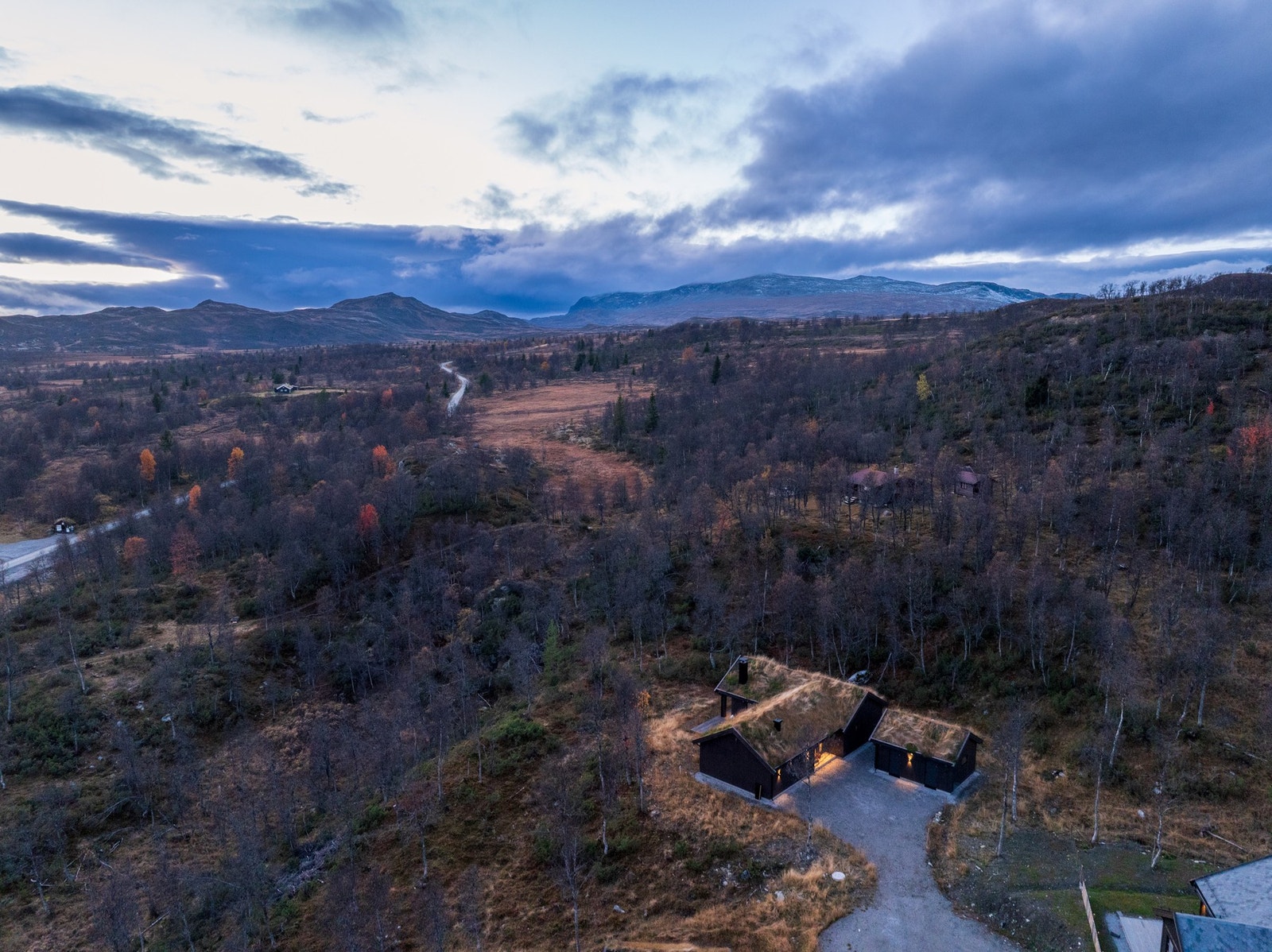 Beliggende midt i vill og vakker natur Galleribilde