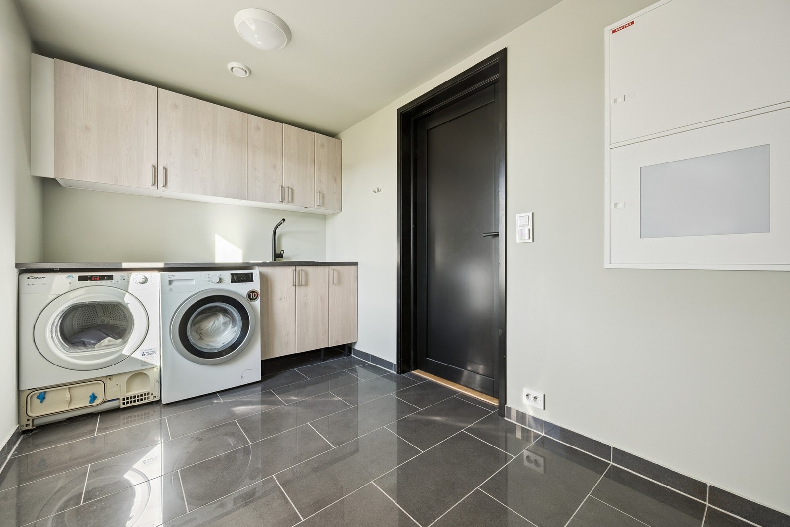 Vaskerom med fin innredning og god plass for å bl.a. tørke klær Galleribilde