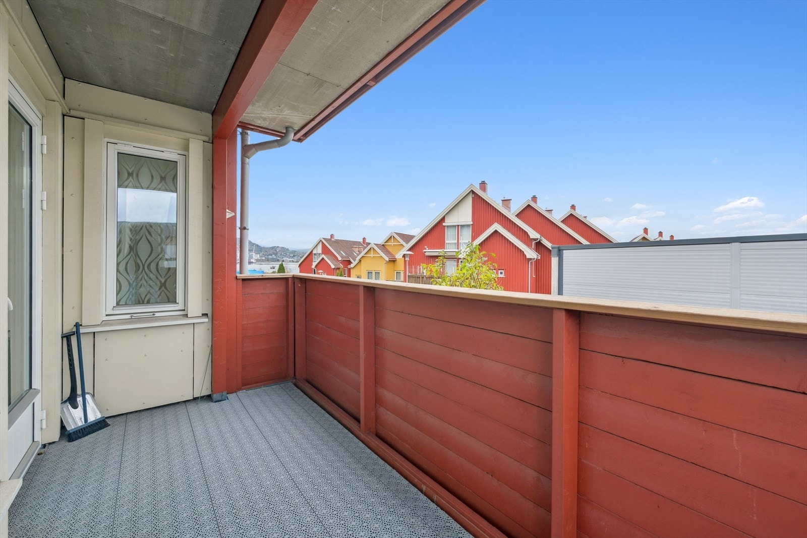 Romslig balkong Galleribilde