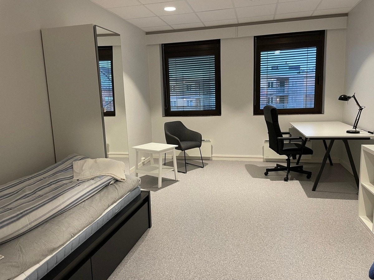 Rom sett fra dør in til hybel Galleribilde