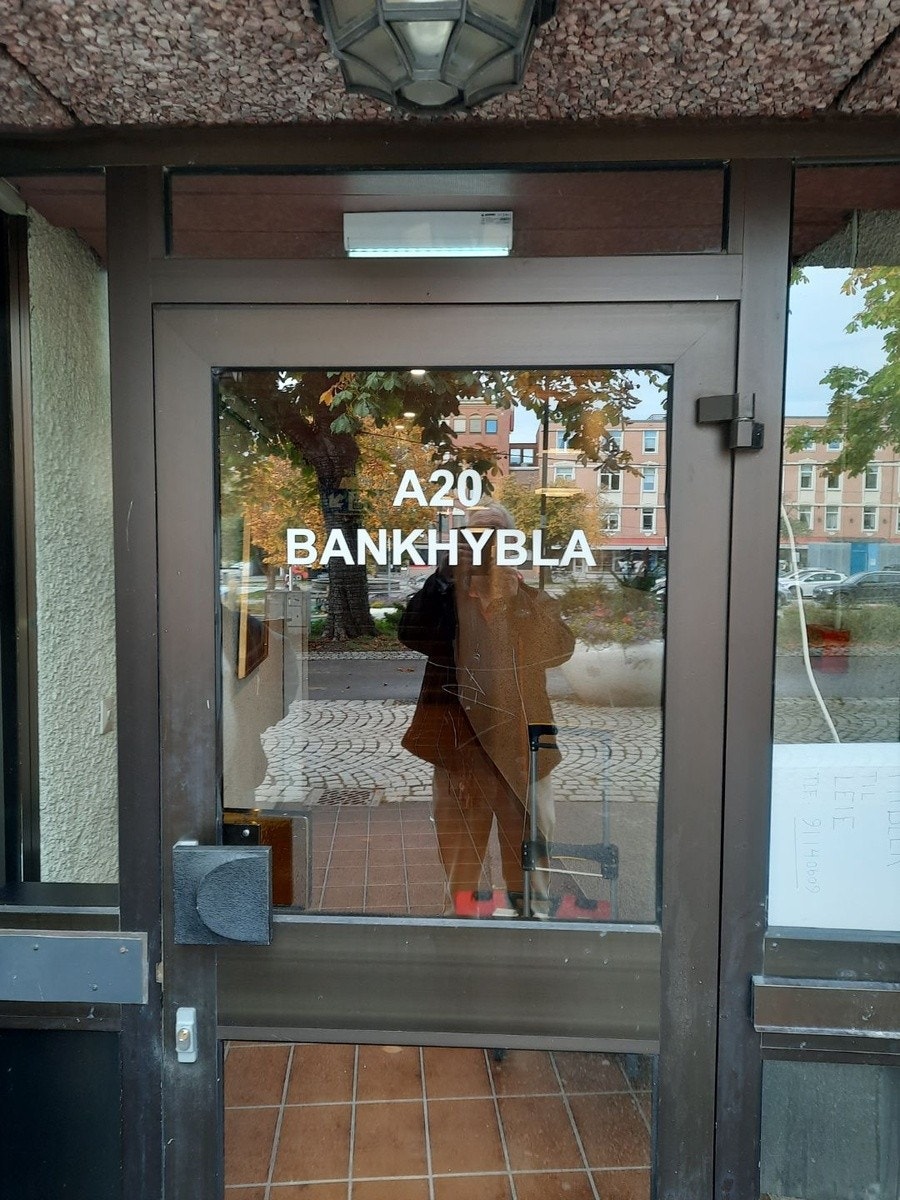 Inngang fra gata Galleribilde