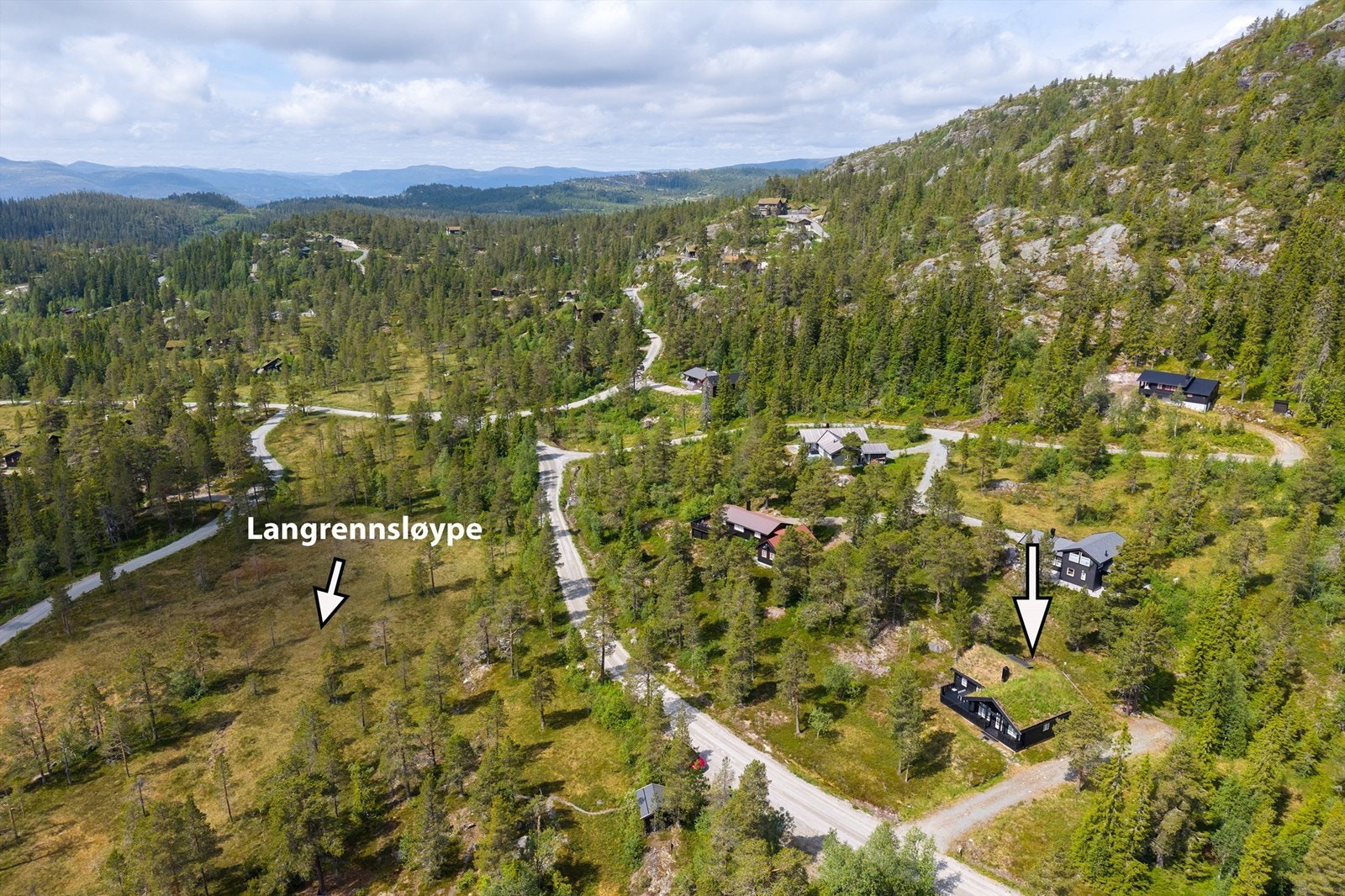 Pen og innholdsrik hytte fra 2008. Langrennsløype rett utenfor døren Galleribilde