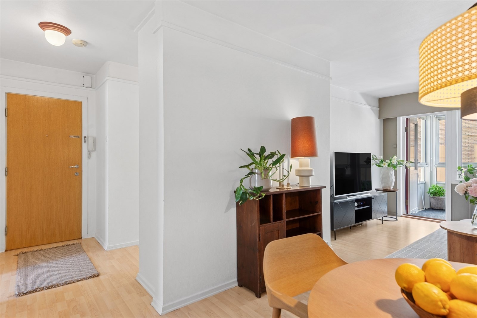 Leilighet med en lys, åpen og praktisk planløsning. Her kan du bo for kr 9 065,- pr. mnd. i felleskostnader. Galleribilde