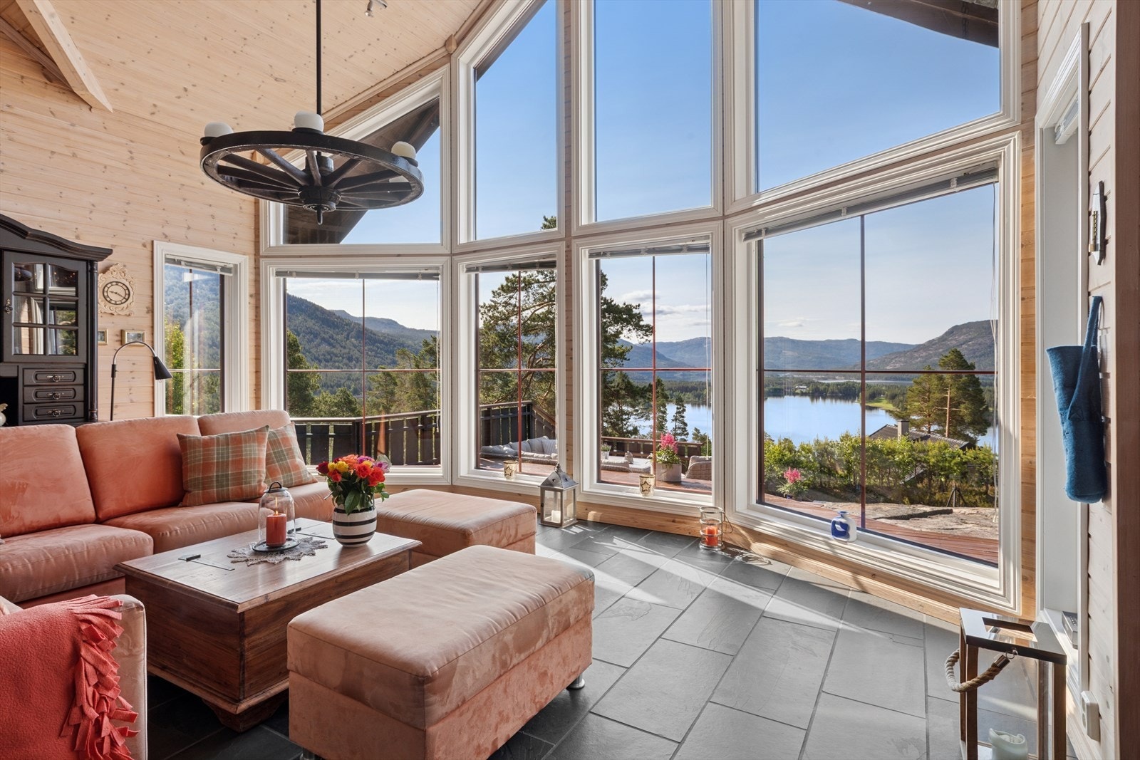 Varmekablene reguleres via app slik at hytta er varm når du kommer til fjells. Galleribilde