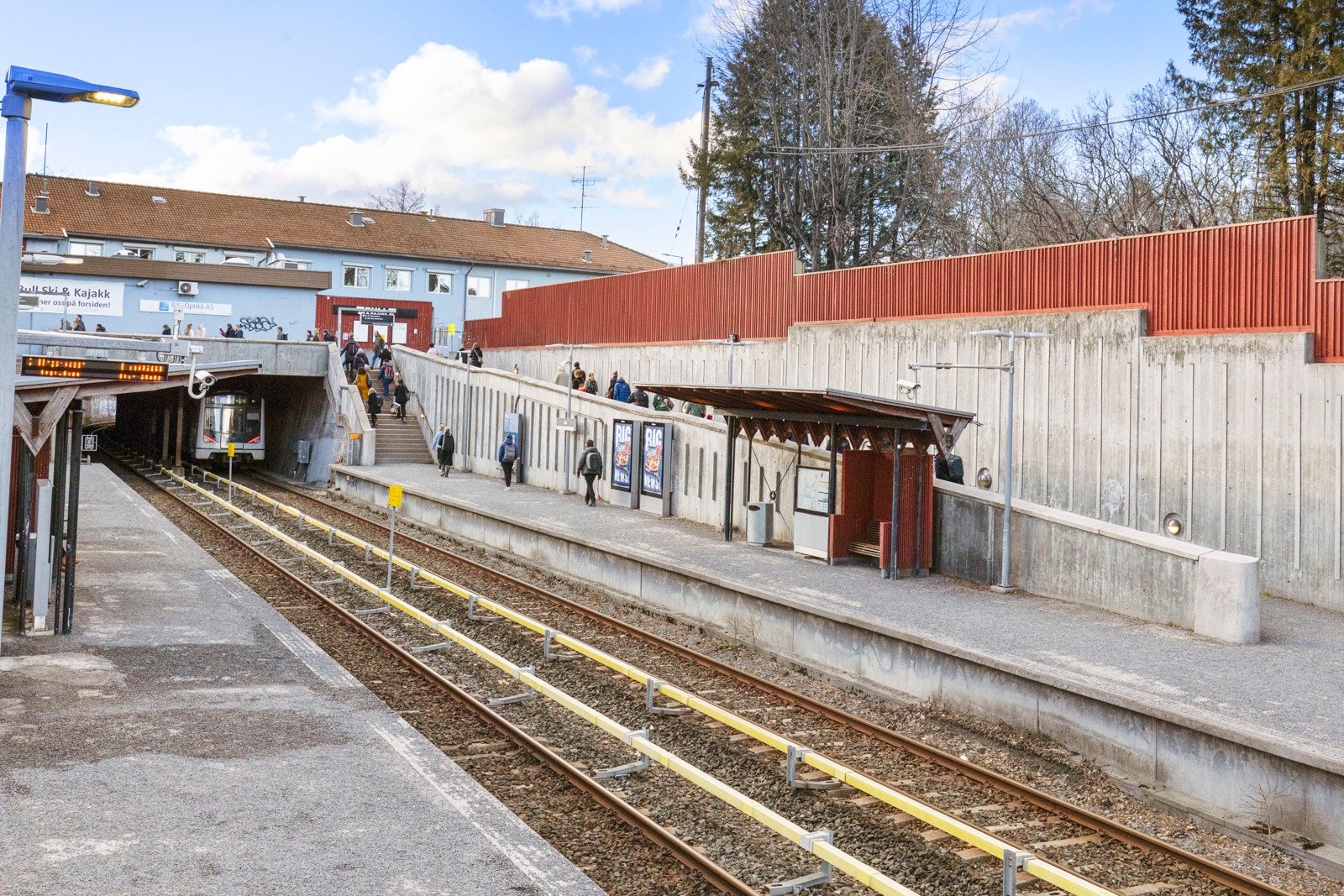 Det er T-bane både på Hovseter og Røa. Galleribilde