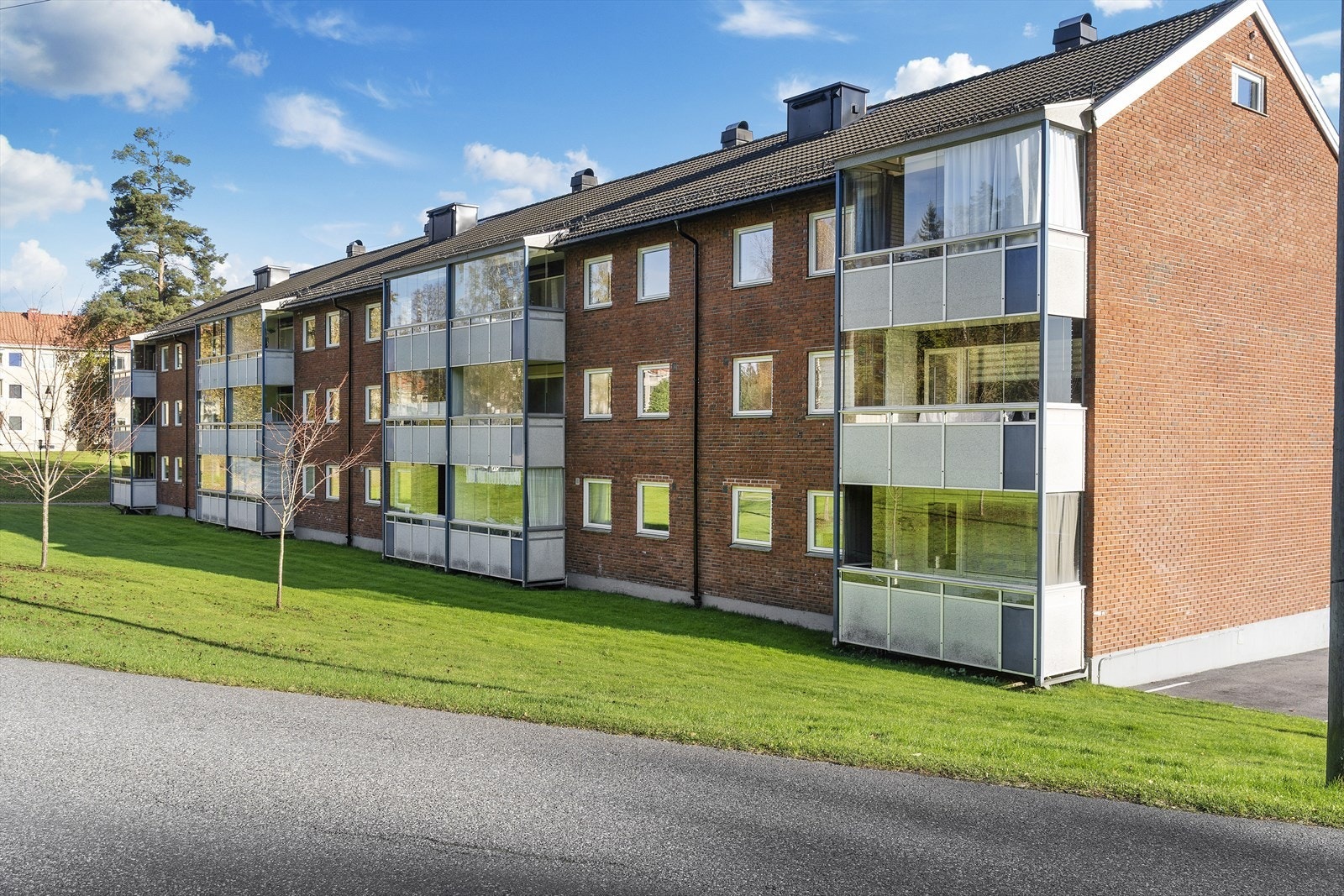 Denne boligen har en attraktiv beliggenhet i et rolig og etablert boligområde på Klyve i Skien Galleribilde