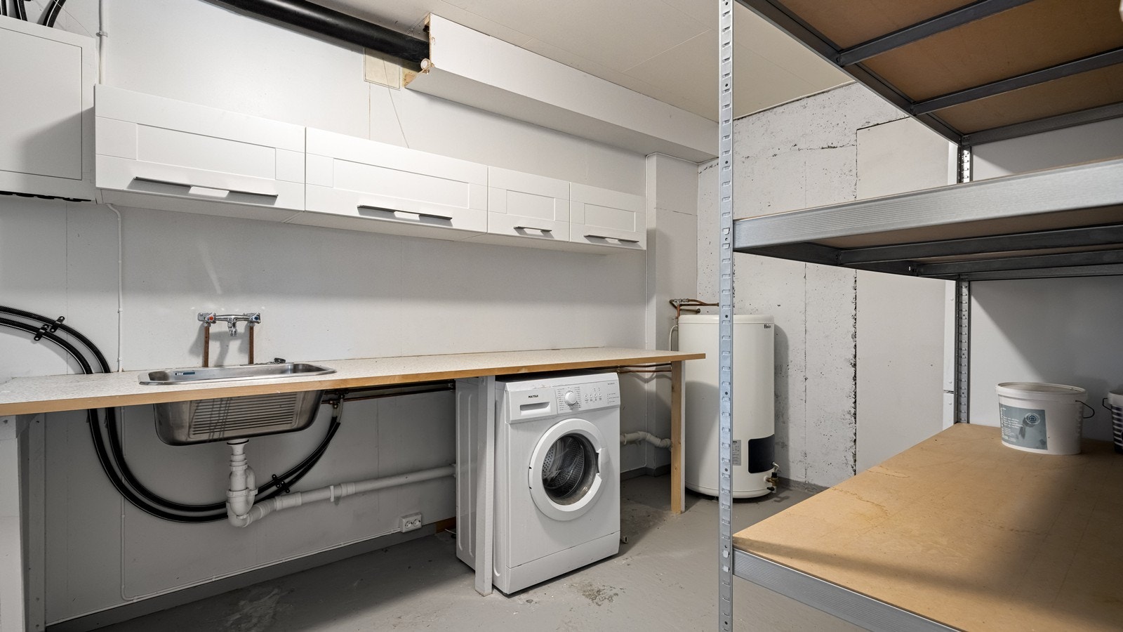 Romslig vaskerom Galleribilde