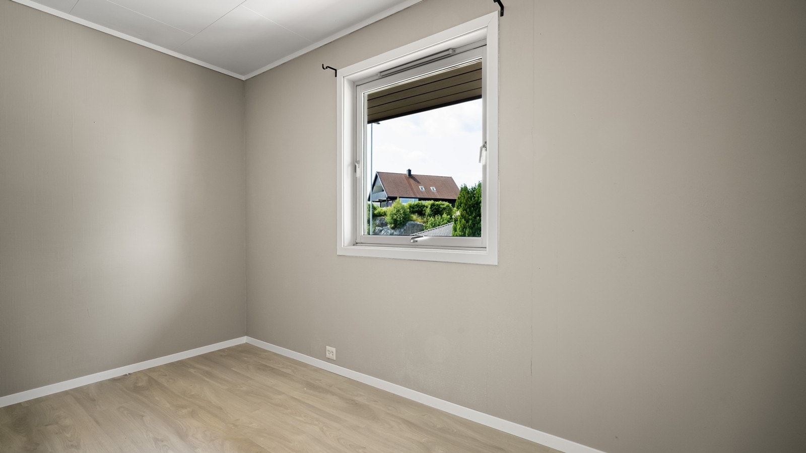 Pent soverom malt i tidsrikitge og delikate farger Galleribilde