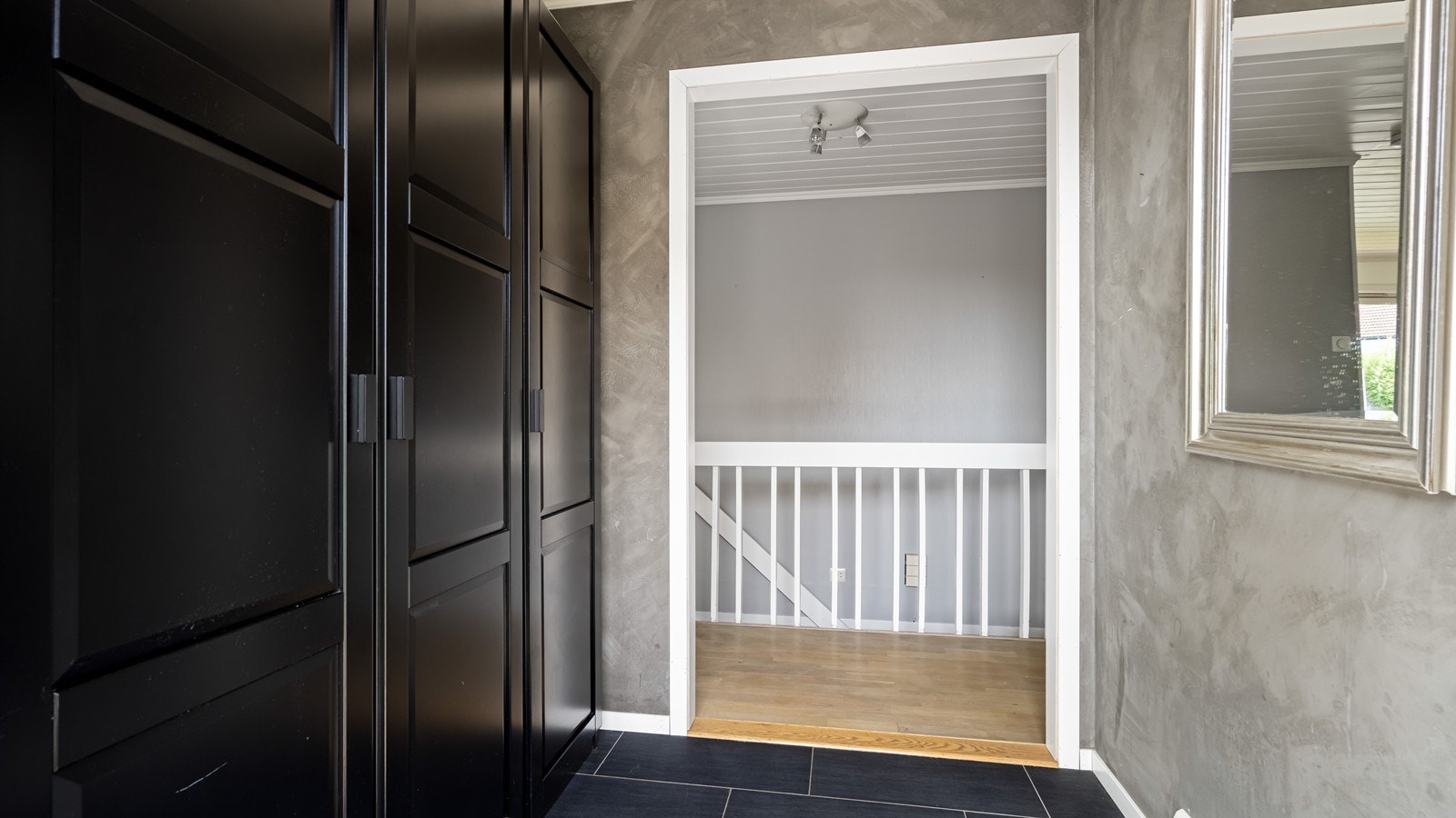 I entréen er det rikelig med oppbevaring Galleribilde