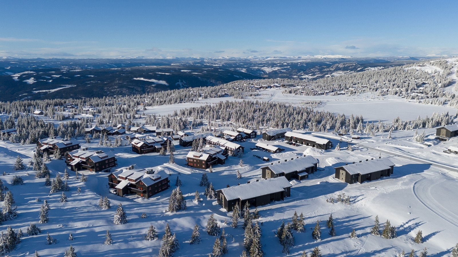 Ilsetra ligger luftig og fint til i fjellterreng med utsikt til Gudbrandsdalen og fjellene omkring. Galleribilde