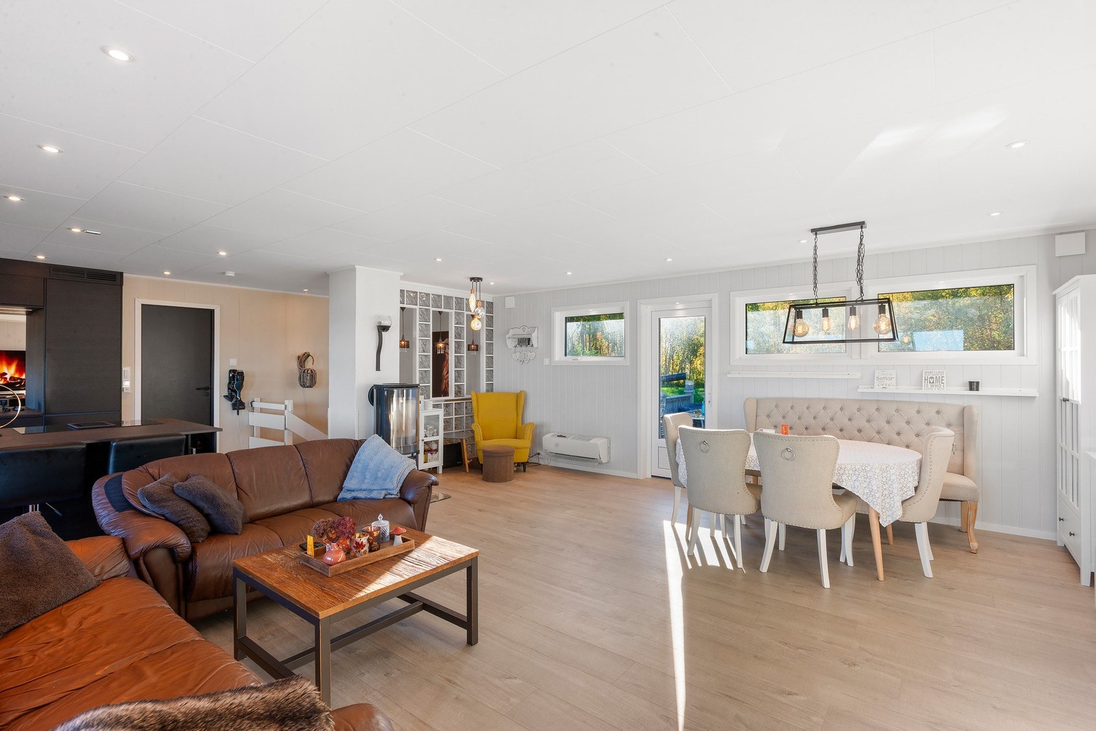 Fra stue er det adkomst til sørevendt veranda. Galleribilde