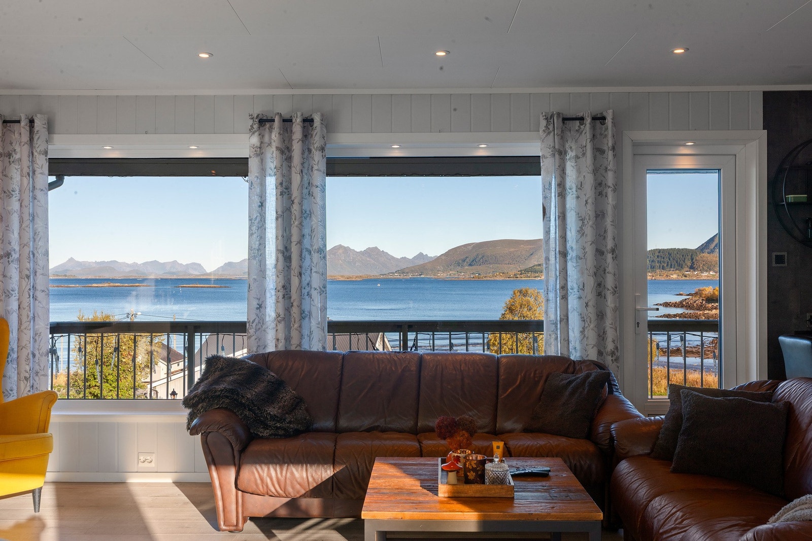 Adkomst til veranda mot nord. Nydelig utsikt! Galleribilde