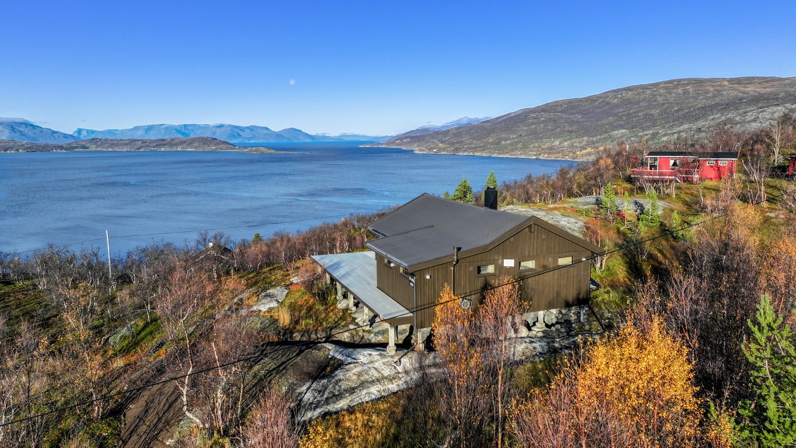 Hytta har en nydelig utsikt over Altafjorden Galleribilde