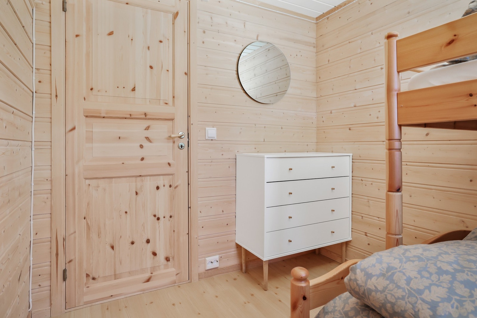 Det er fint plass til diverse oppbevaringsmøblement. Galleribilde