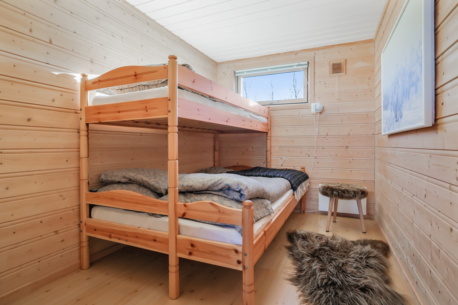 Soverom nummer to er av fin størrelse perfekt som barnerom eller gjesterom. Galleribilde