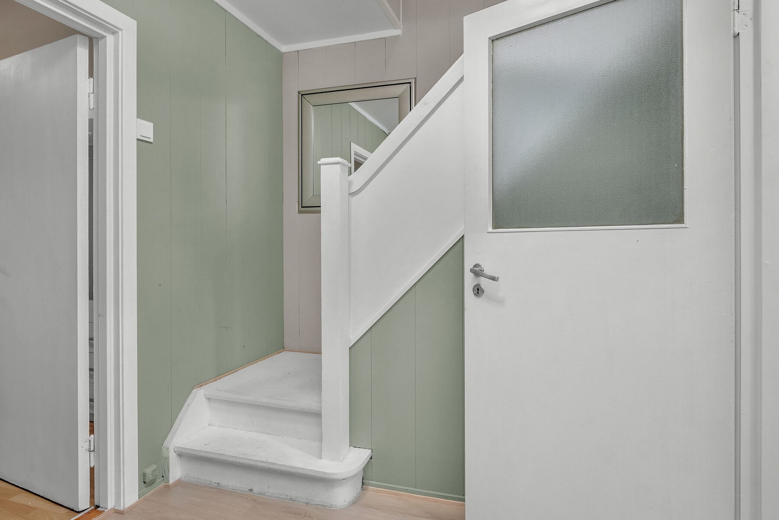 Gang som leder opp til 2. etasje i hoveddelen. Galleribilde