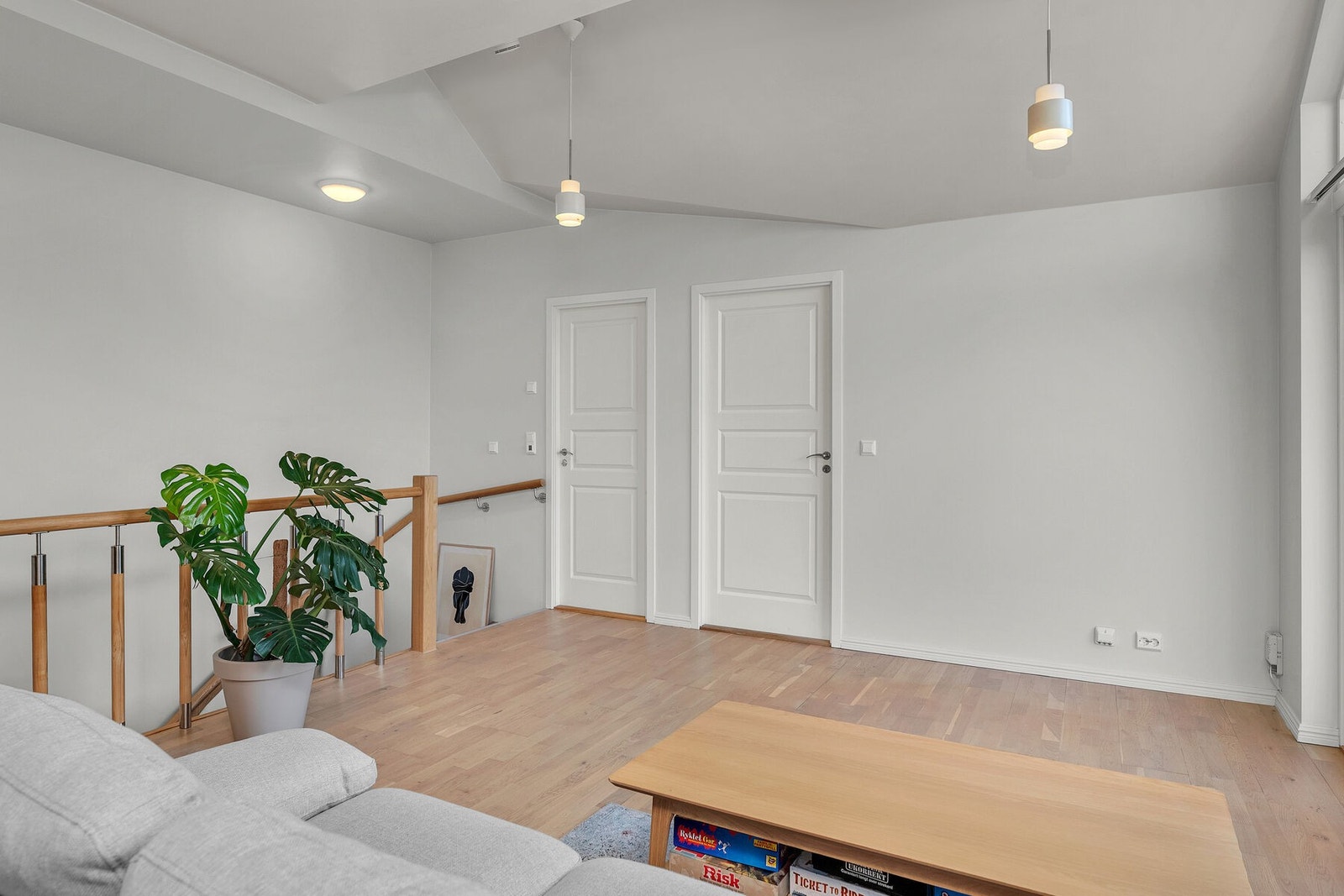 Fra stuen er det adkomst til soverom og bad/vaskerom. Galleribilde