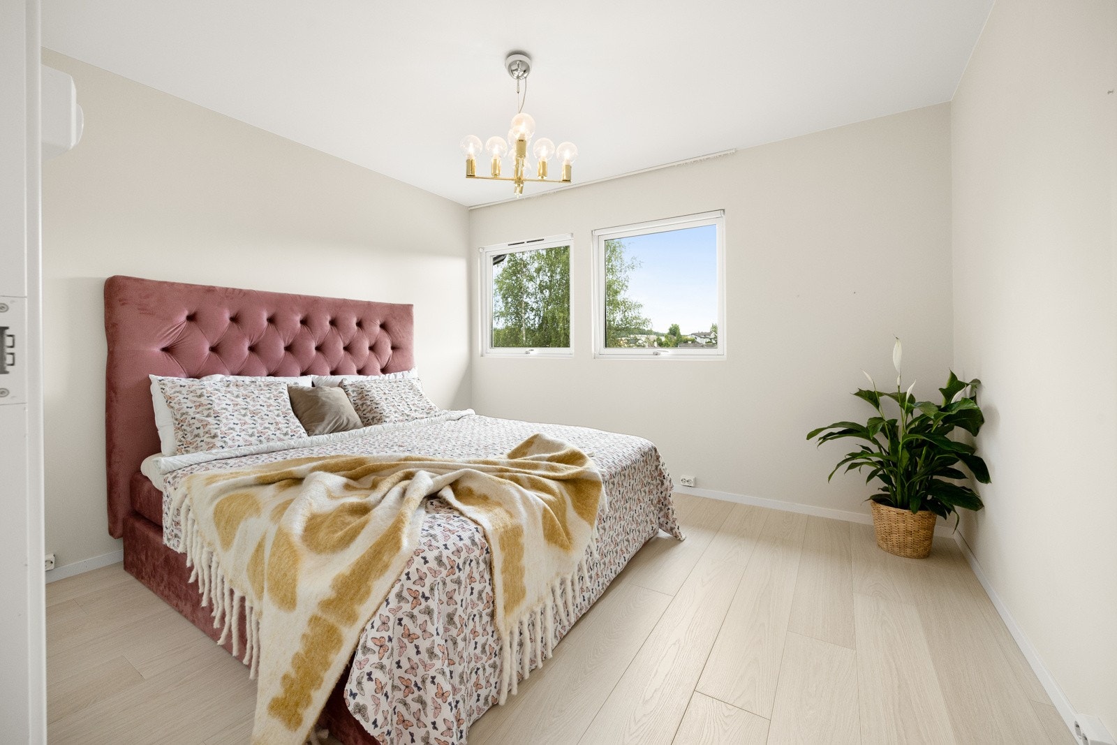 Rekkehuset har to fine soverom i første etasje Galleribilde