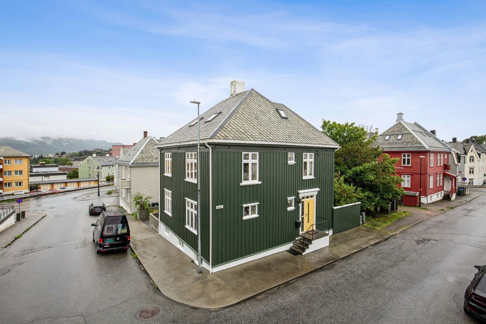EiendomsMegler1 v/Ali Khoshnau har gleden av å presentere Fløyveien 1 Galleribilde