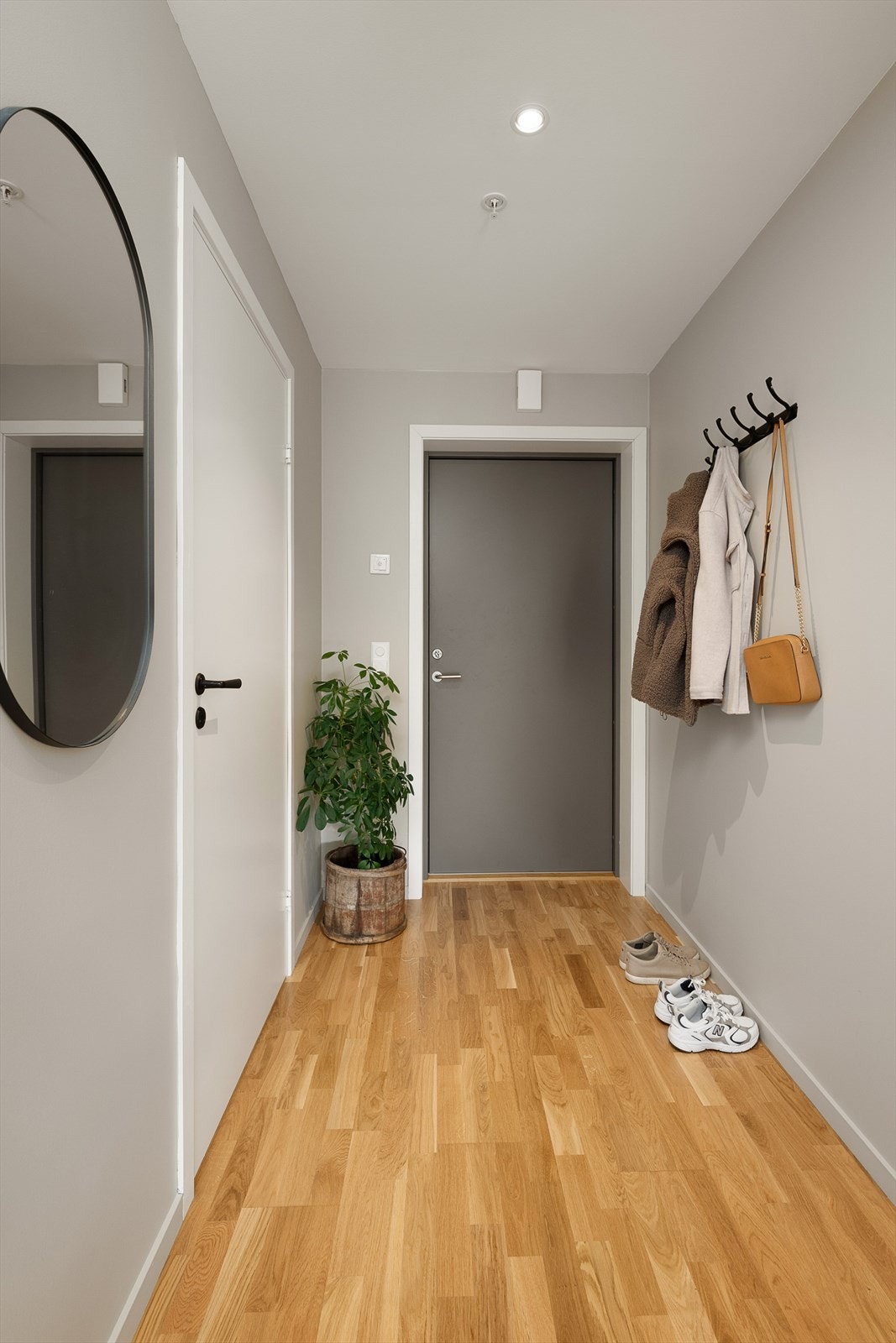 Gang med inngang til innvendig bod/ teknisk rom. Galleribilde