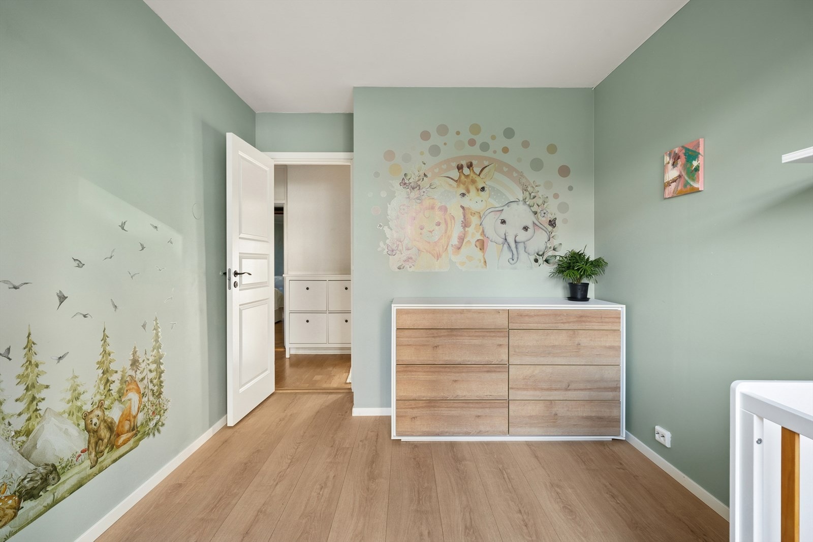 Soverom nr. 2 brukt som barnerom i dag. Galleribilde