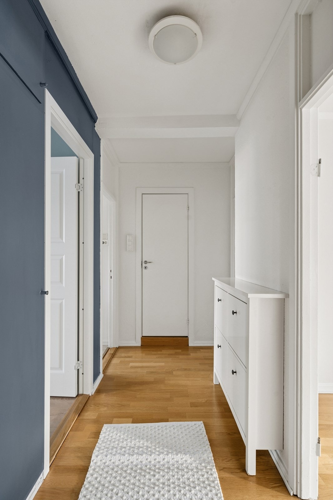 Lys og innbydende entré som gir et godt førsteinntrykk. Galleribilde