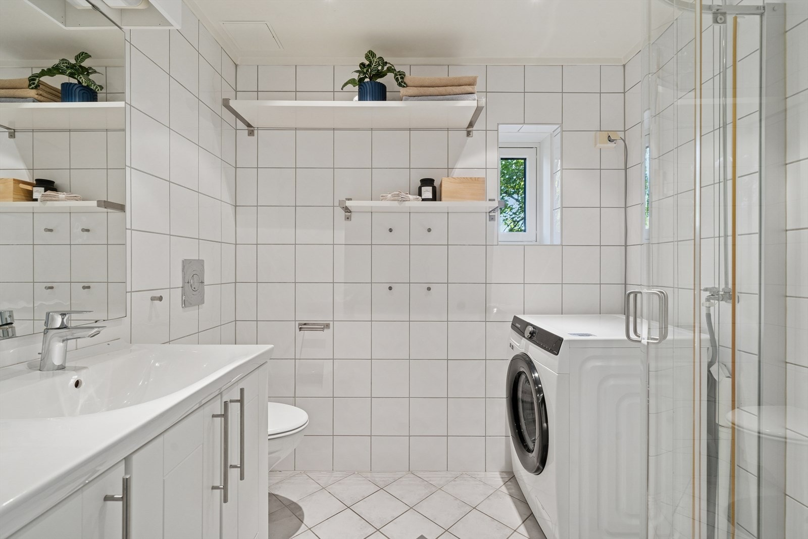 Badet ble oppgradert av borettslaget i 2004 og fremstår som pent og funksjonelt. Galleribilde