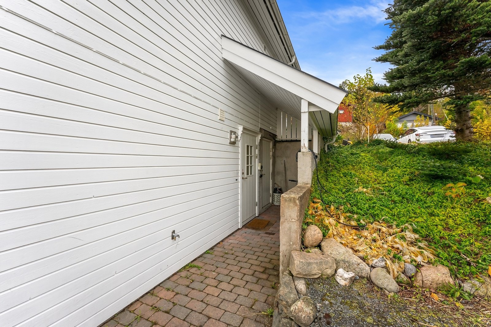 Inngangsparti hybel underetasje. Galleribilde