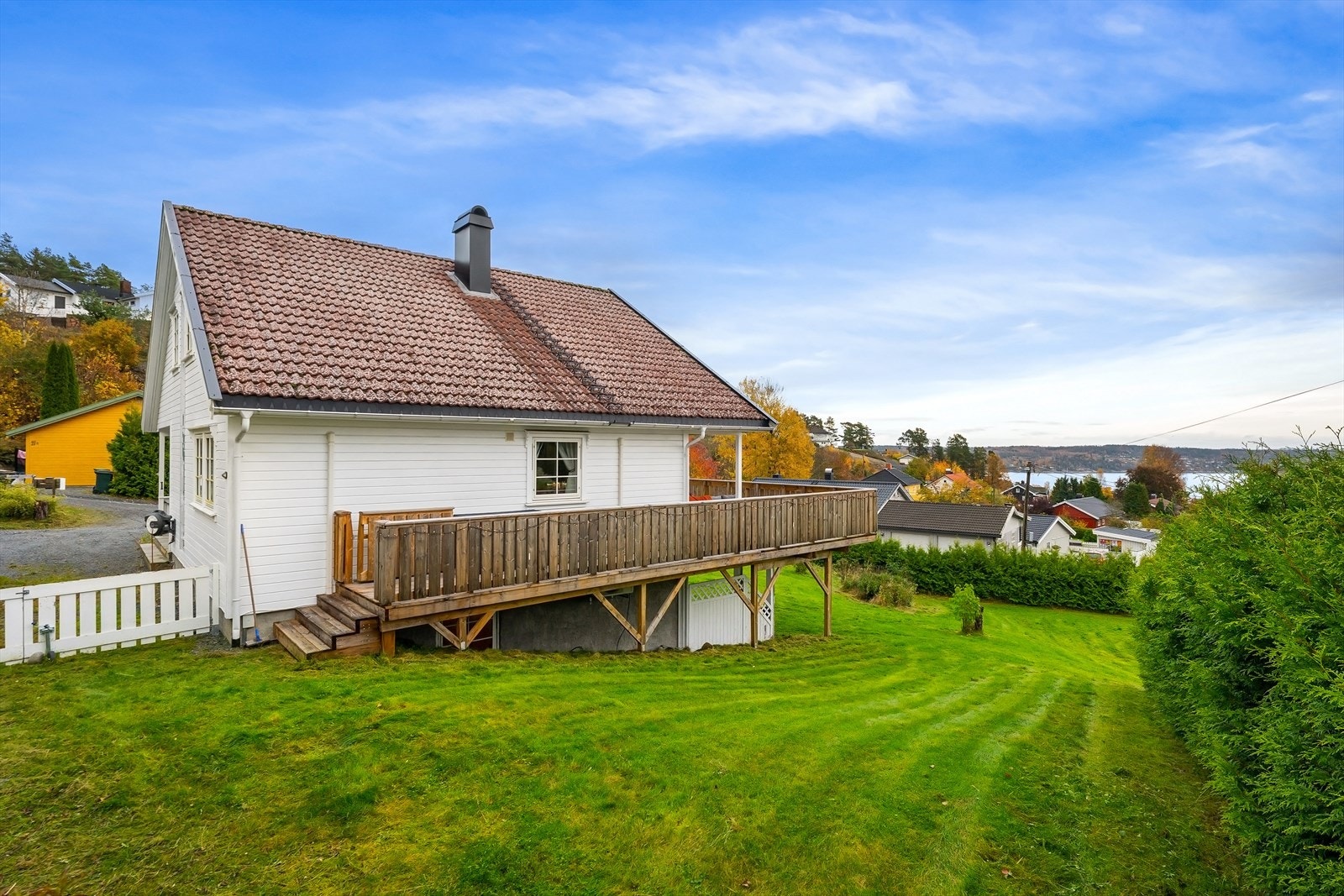 Stor tomt på 2011 kvm. Galleribilde