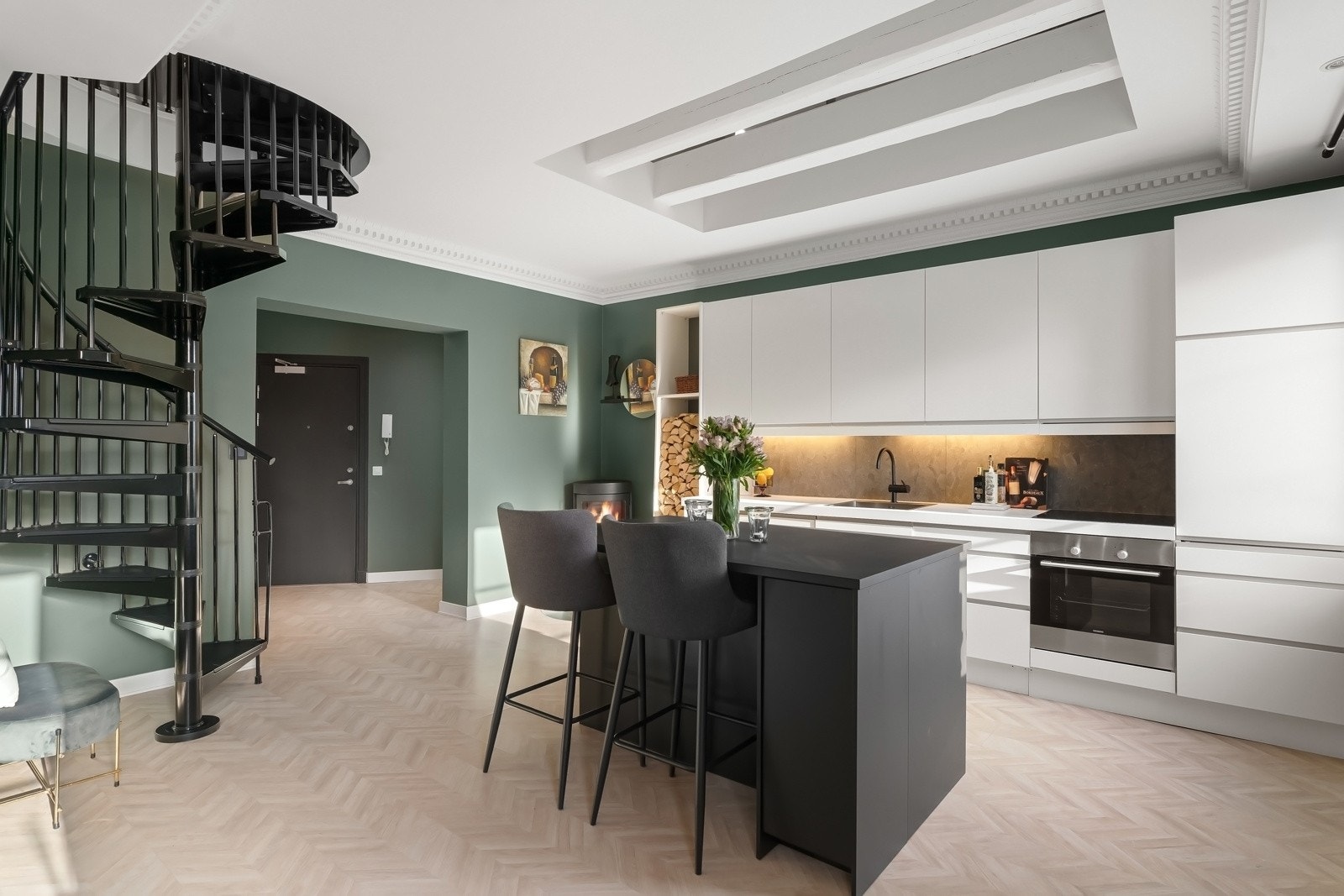 En lekker, stilfull og moderne 3-roms topp- og endeleilighet over to plan Galleribilde