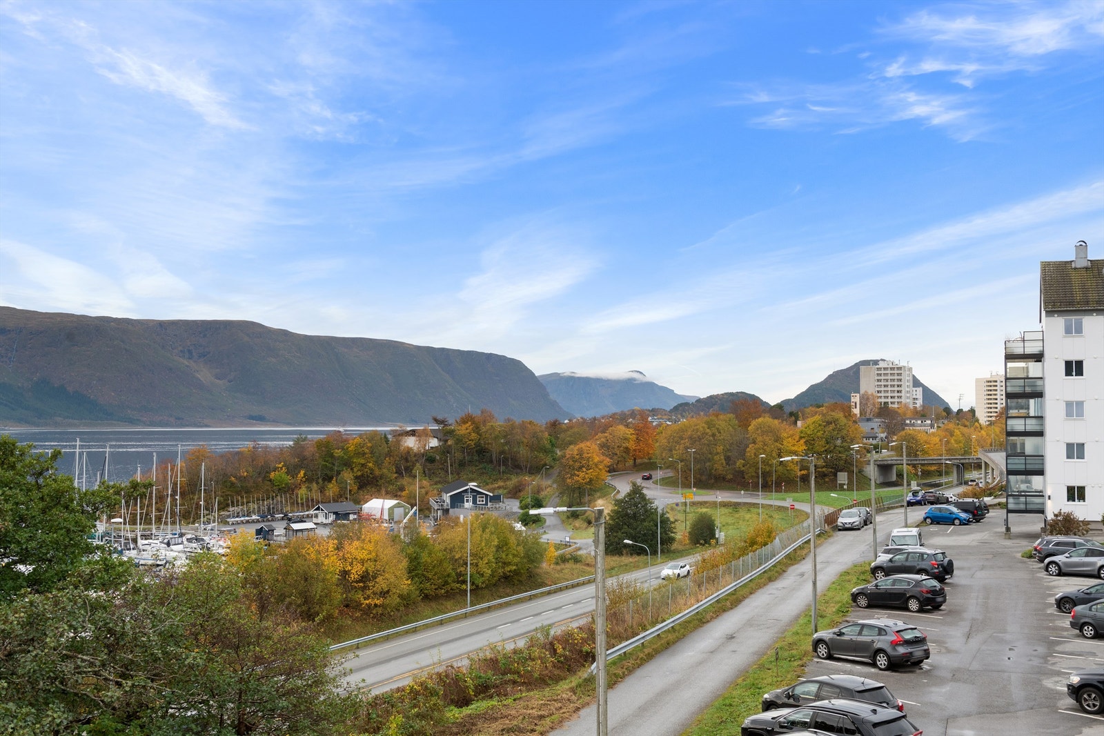 Utsikt mot vest mot småbåthavna i Nørvevika Galleribilde