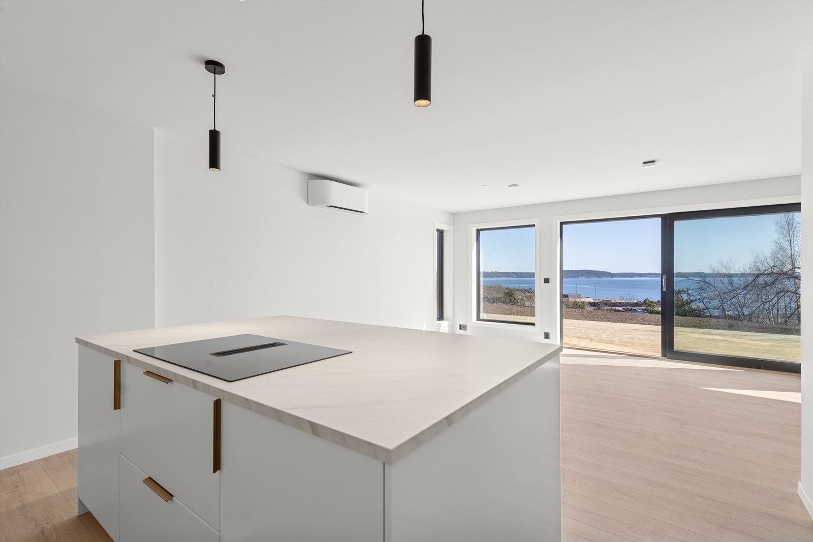 Fra kjøkkenet kan du nyte denne utsikten Galleribilde