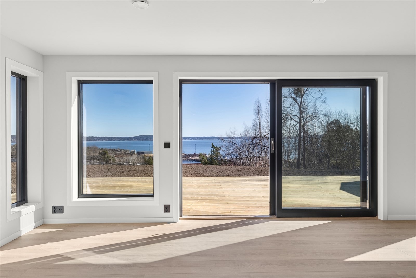 Nydelig utsikt - Det er nå opparbeidet med gress utenfor Galleribilde