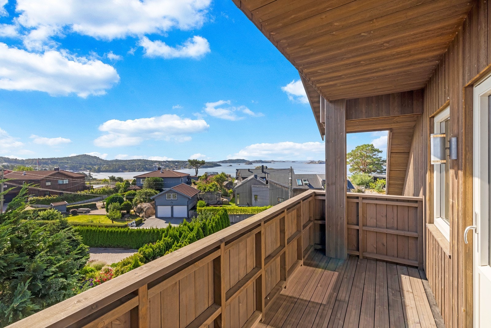 Utgang til balkong fra hovedsoverom Galleribilde