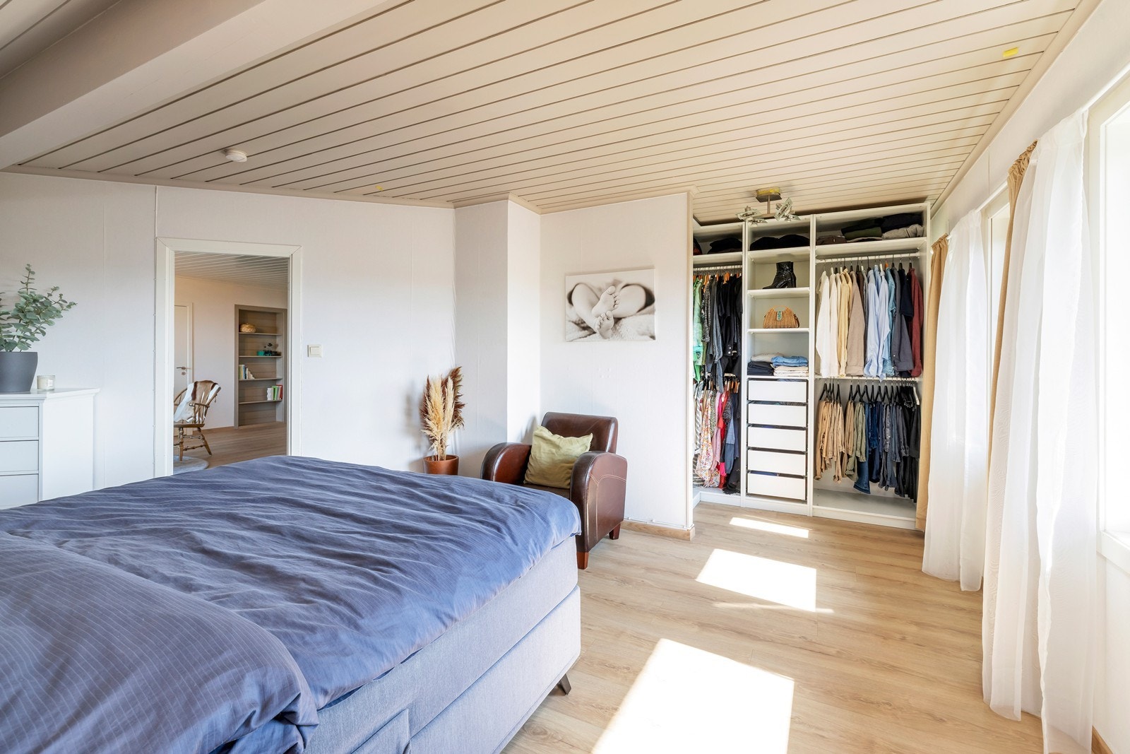 Hovedsoverom med gode oppbevaringsmuligheter Galleribilde