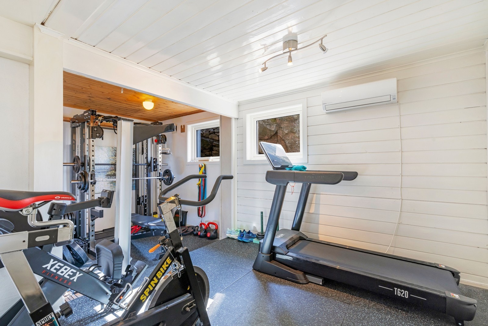 Treningsrom i kjeller Galleribilde