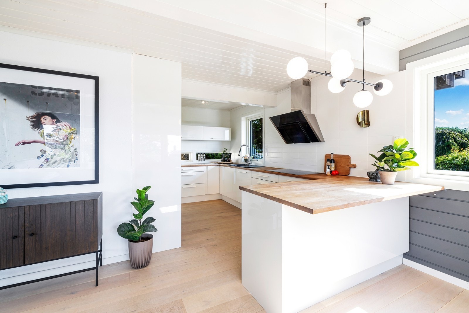 Delvis åpen stue/kjøkkenløsning Galleribilde