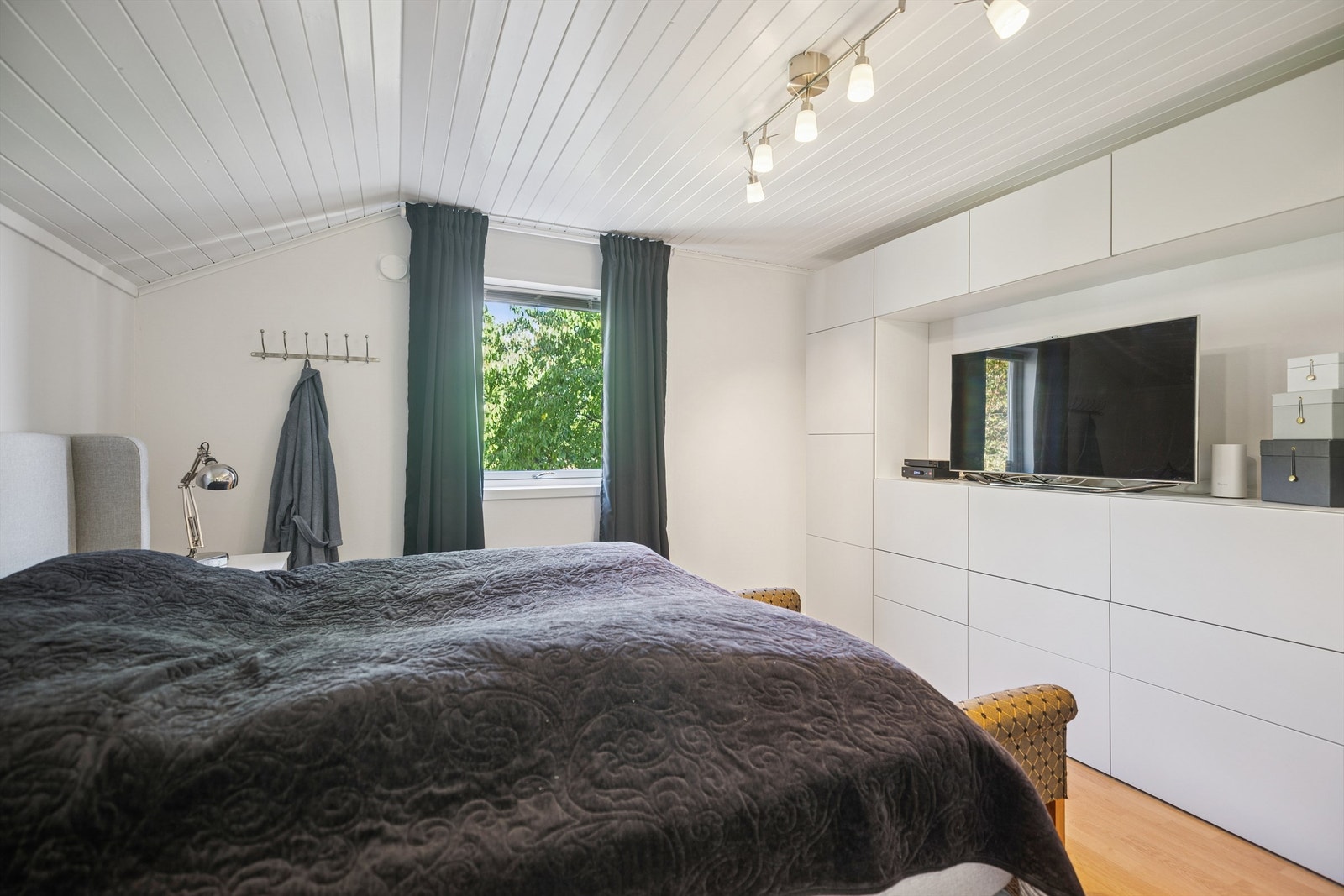 Boligen har tre soverom av god størrelse, alle beliggende i 2. etasje. Galleribilde