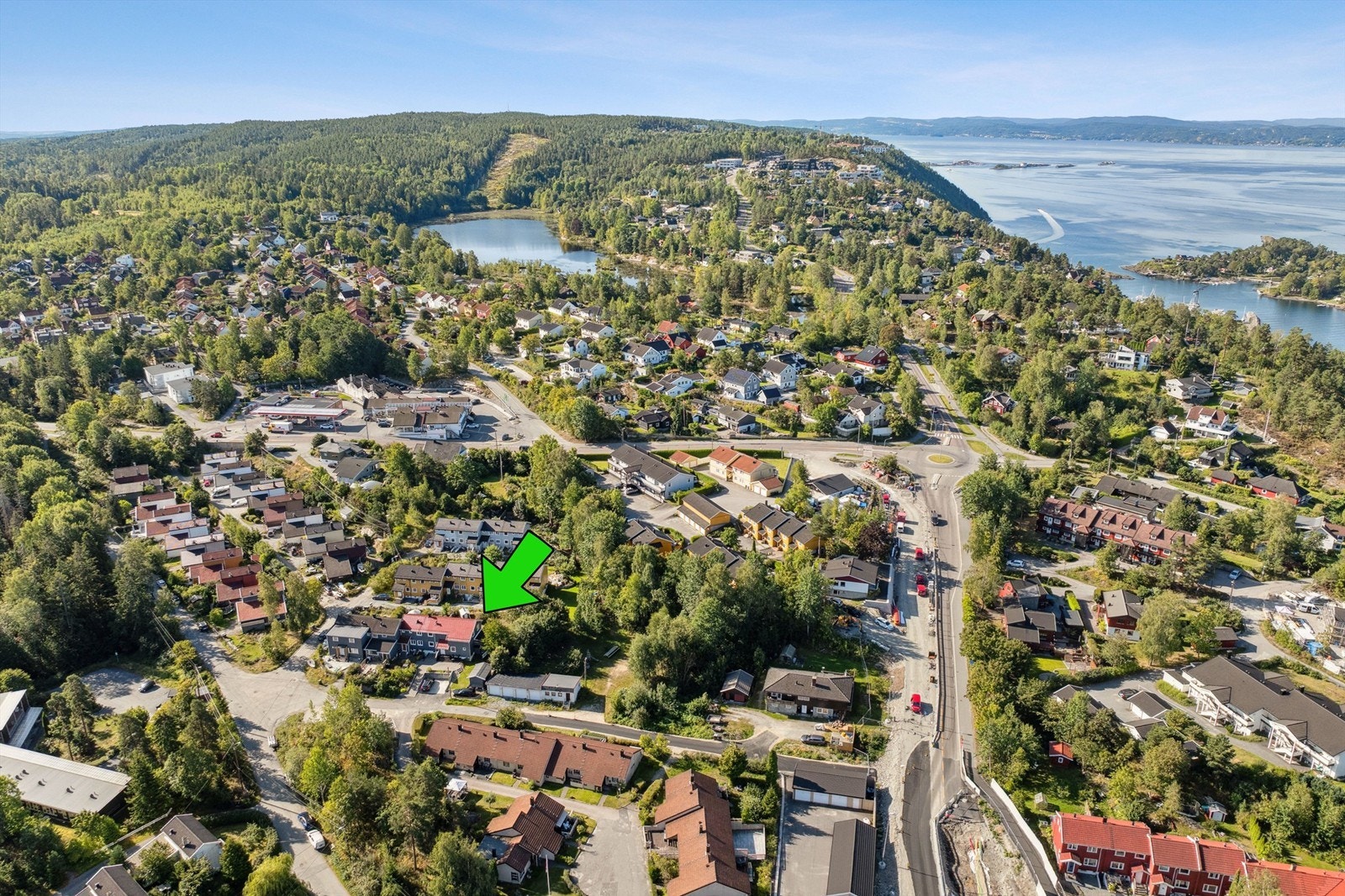 Gangavstand til marka med fine stier og turløyper, og strandpromenaden ved Flaskebekk brygge ligger kun en kort rusletur unna. Galleribilde