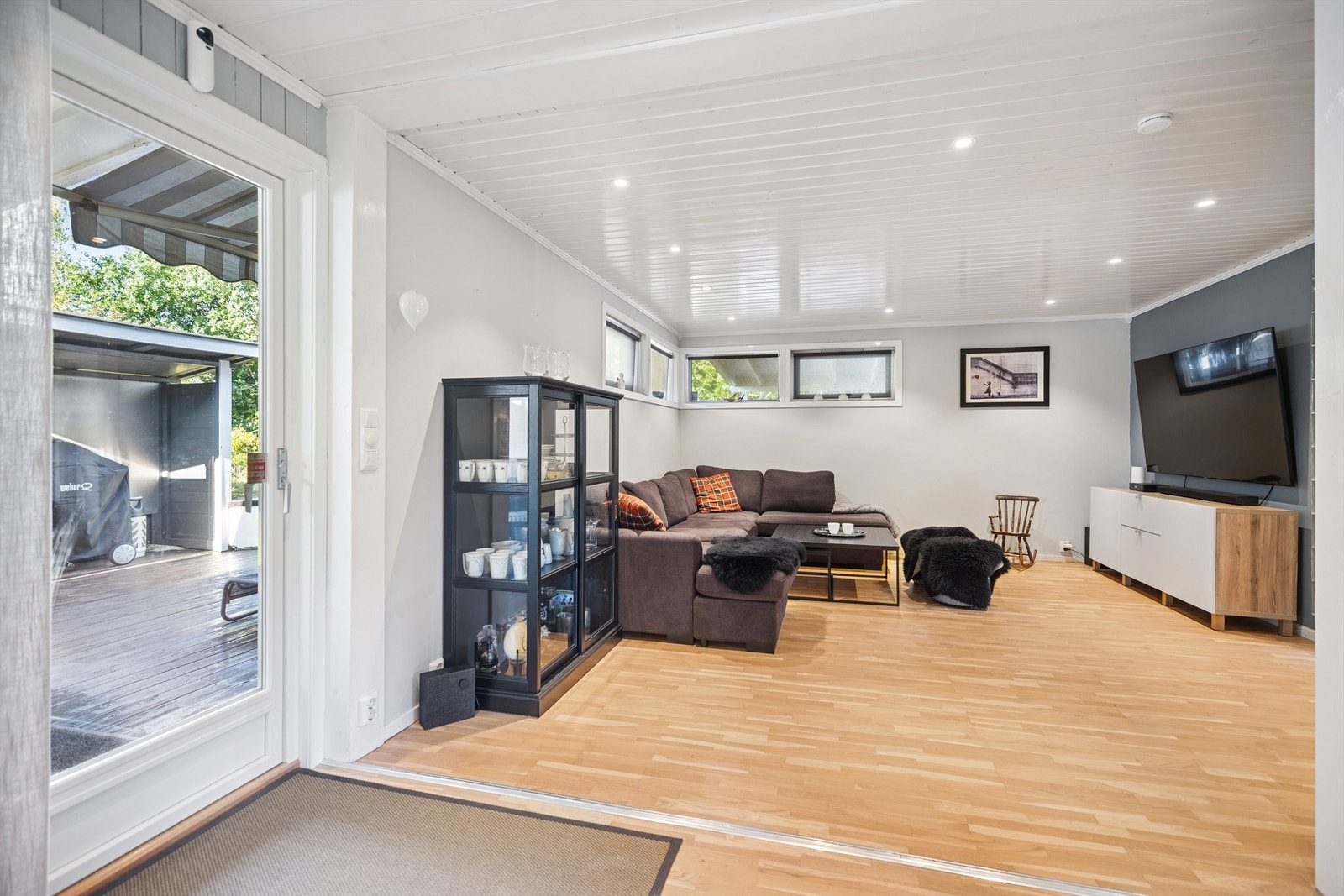 Stuen er romslig og har flere møbleringsmuligheter. Galleribilde