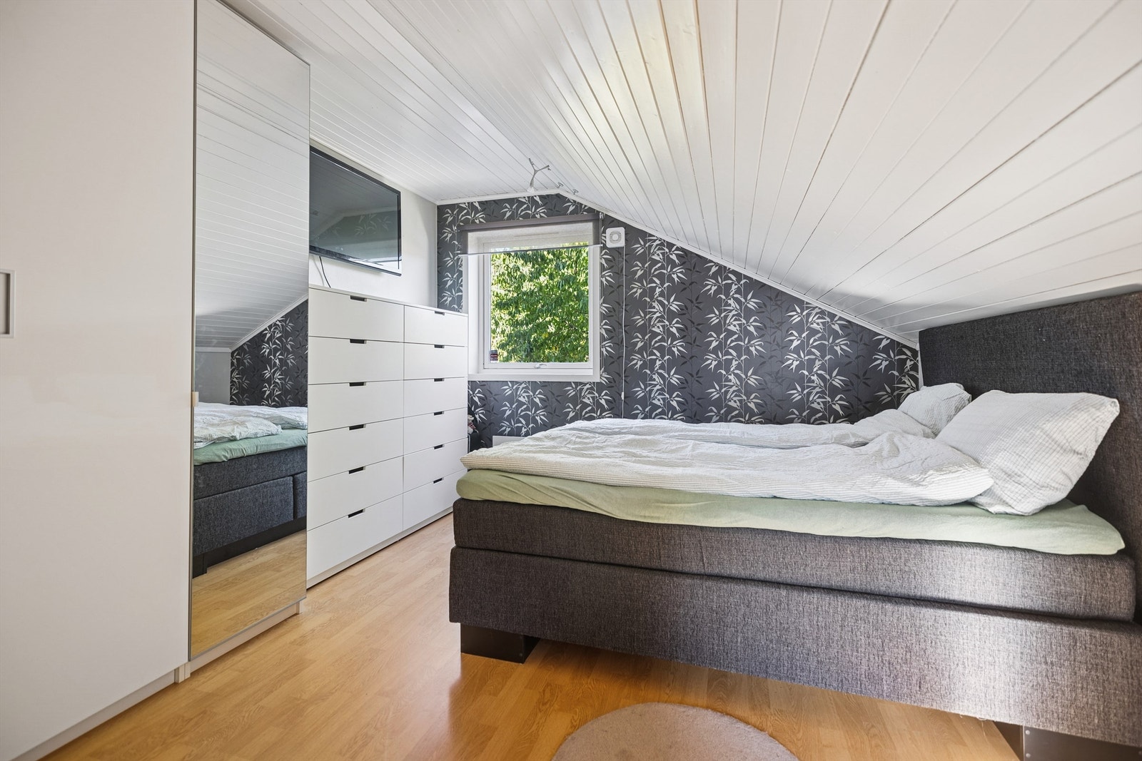 Soverom nr. 2 er også av god størrelse med plass til stor seng og godt med oppbevaring. Galleribilde