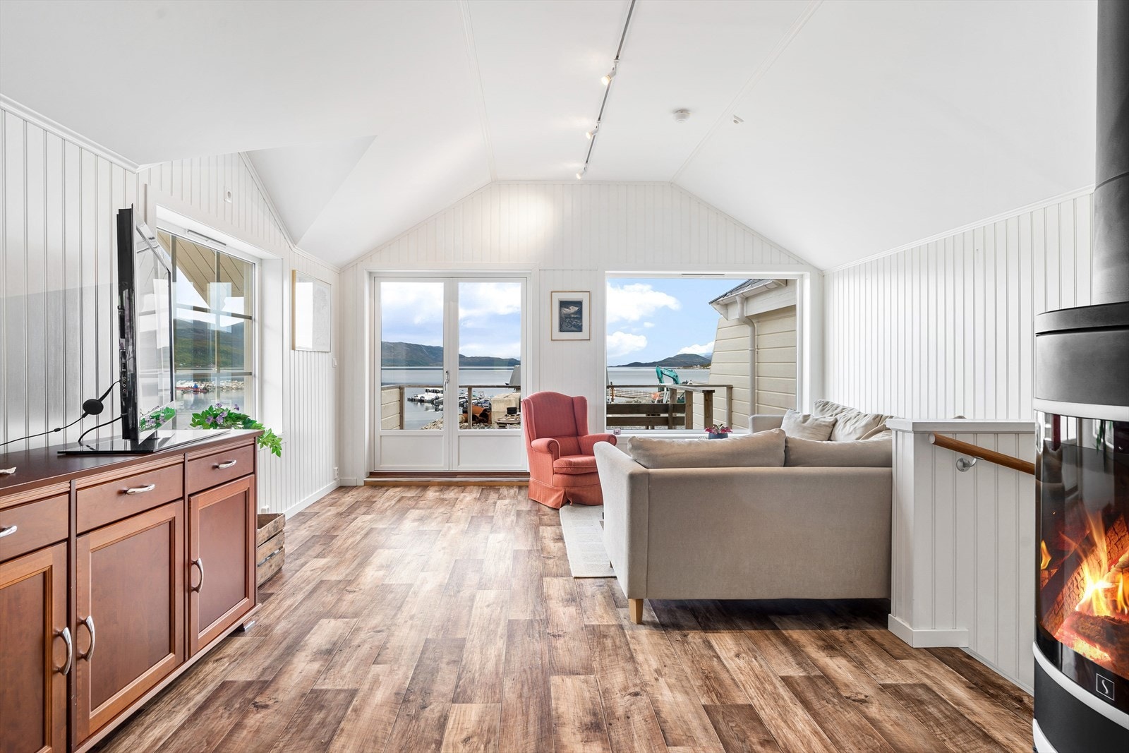 Boligen ble oppført i 2011 og holder gjennomgående god standard, med en flott planløsning og god plass. Galleribilde