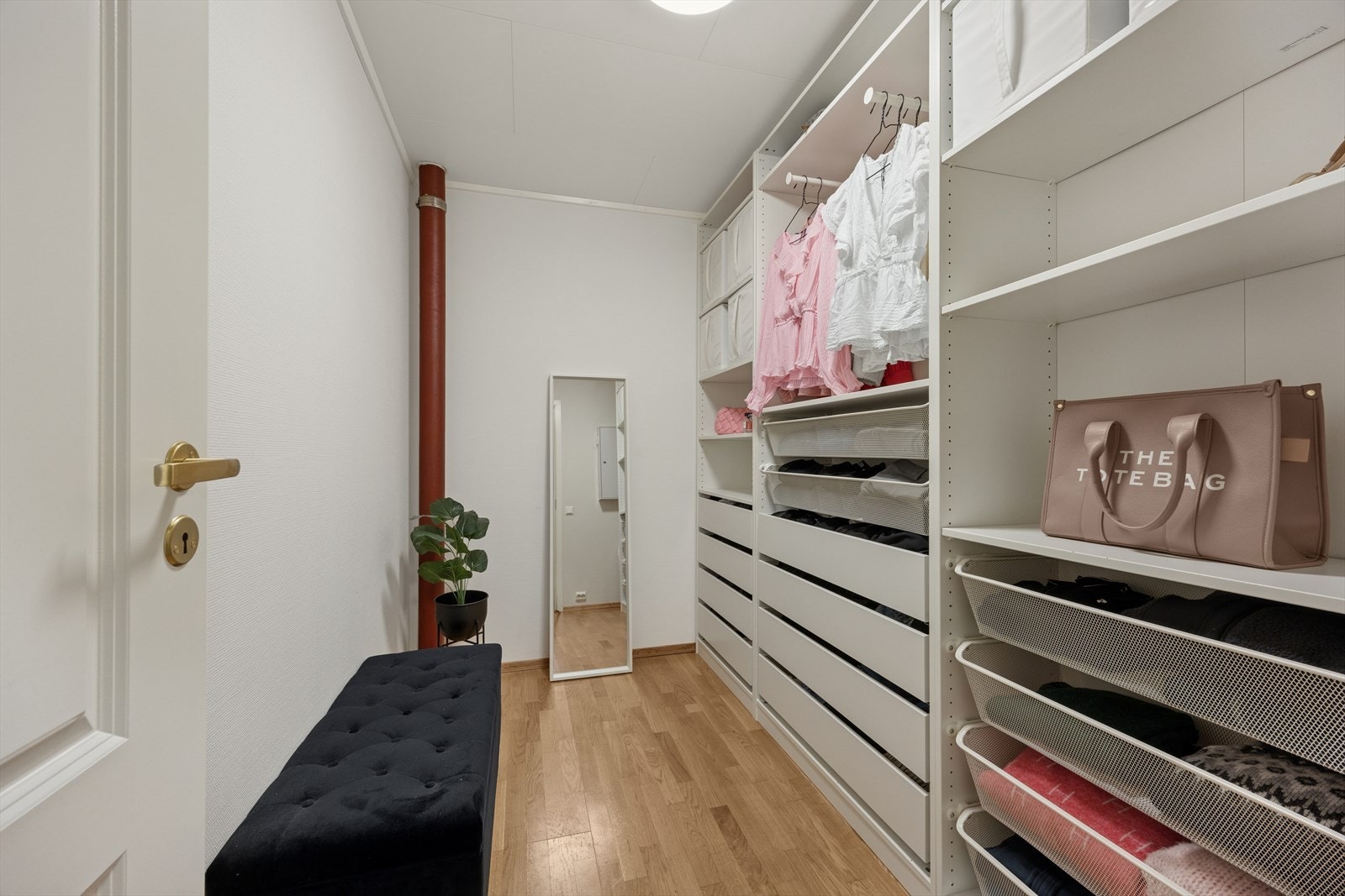 Bod med god oppbevaringsplass. Galleribilde