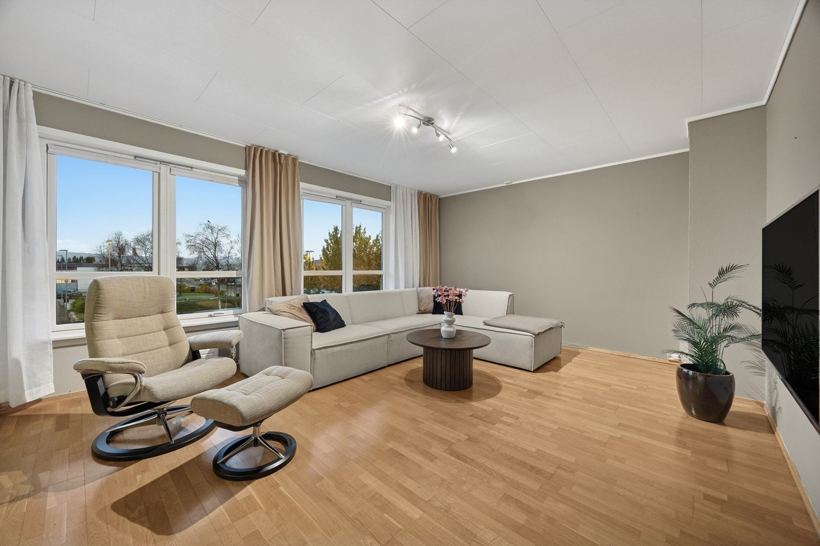 Velkommen til Altaveien 285B, presentert av Magnar Sønvisen Moe for DNB Eiendom. Galleribilde